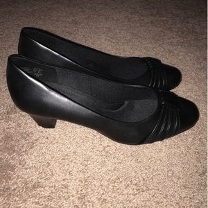 ***SOLD*** NWT Comfort Plus Black Heels